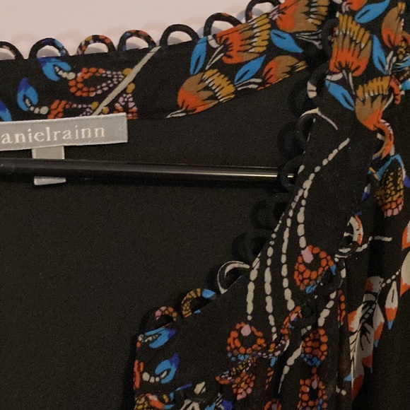 Cute patterned dress - Picture 3 of 7